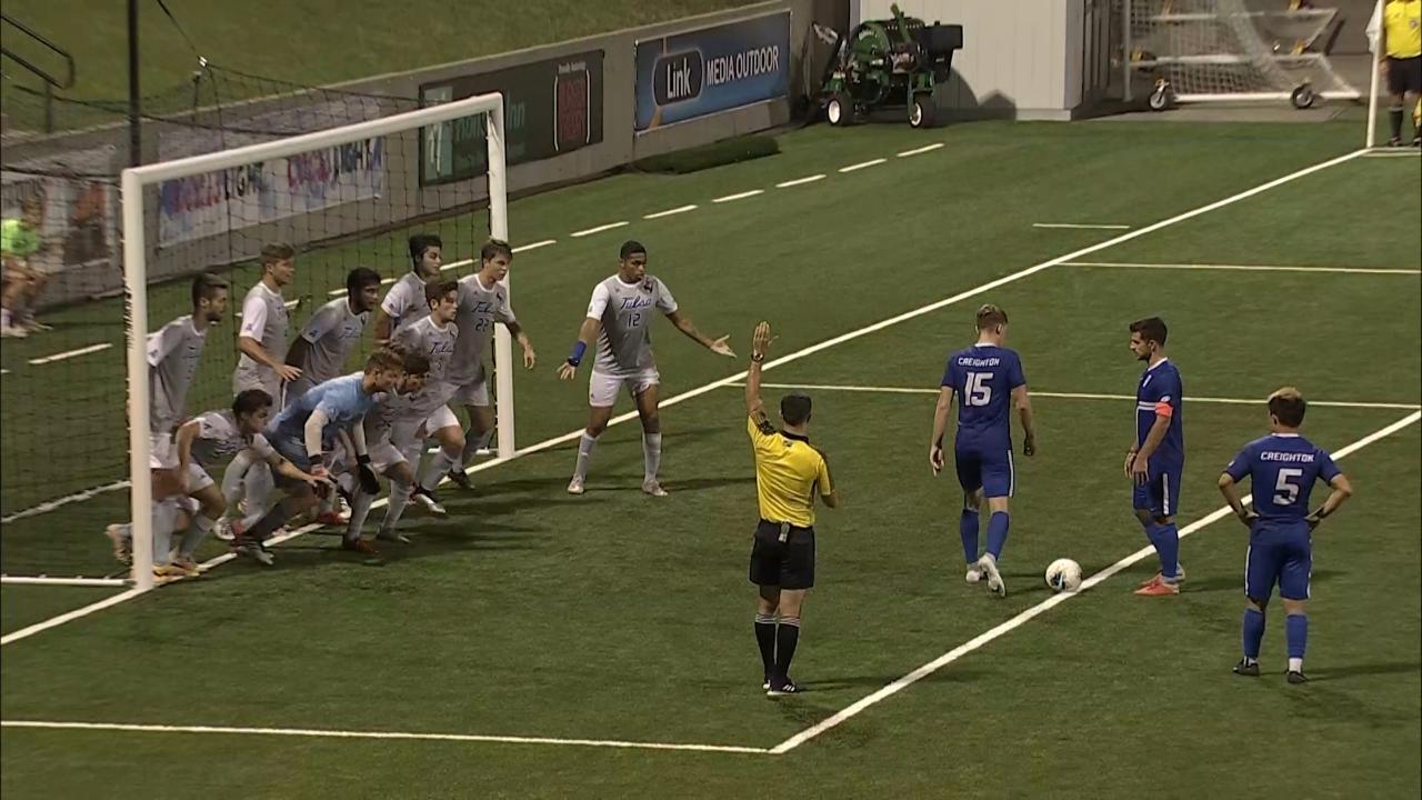 Tình huống đá phạt gián tiếp trong vòng cấm địa