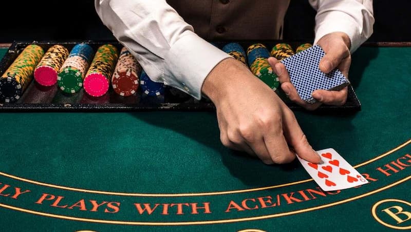 Dealer poker là gì? Kỹ năng cần có của một dealer giỏi 3 Dealer poker là gì? Kỹ năng cần có của một dealer giỏi