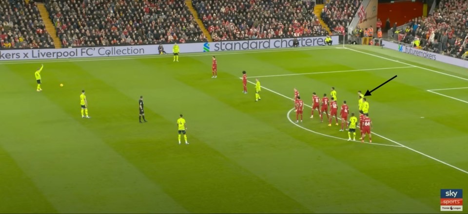 Luật Phạt Gián Tiếp Và Phạt Trực Tiếp Trong Thi Đấu Bóng Đá