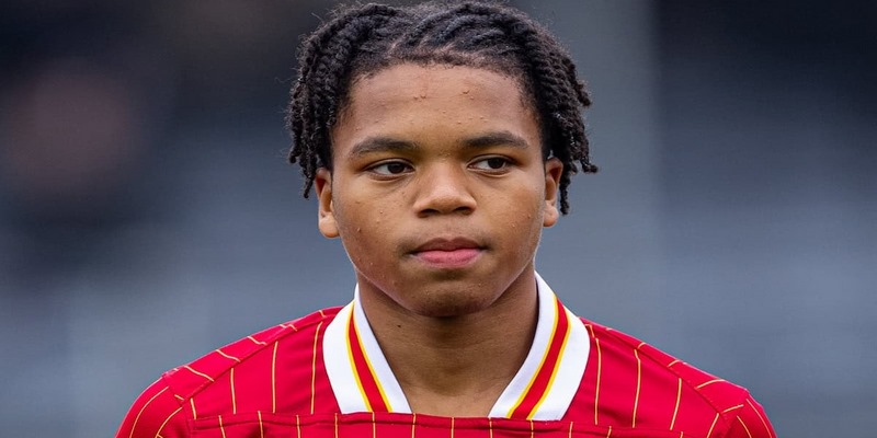 Rio Ngumoha - Tài Năng Trẻ Hứa Hẹn Rực Sáng Tại Liverpool