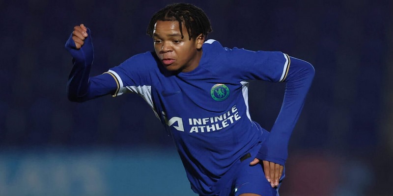 Rio Ngumoha - Tài Năng Trẻ Hứa Hẹn Rực Sáng Tại Liverpool