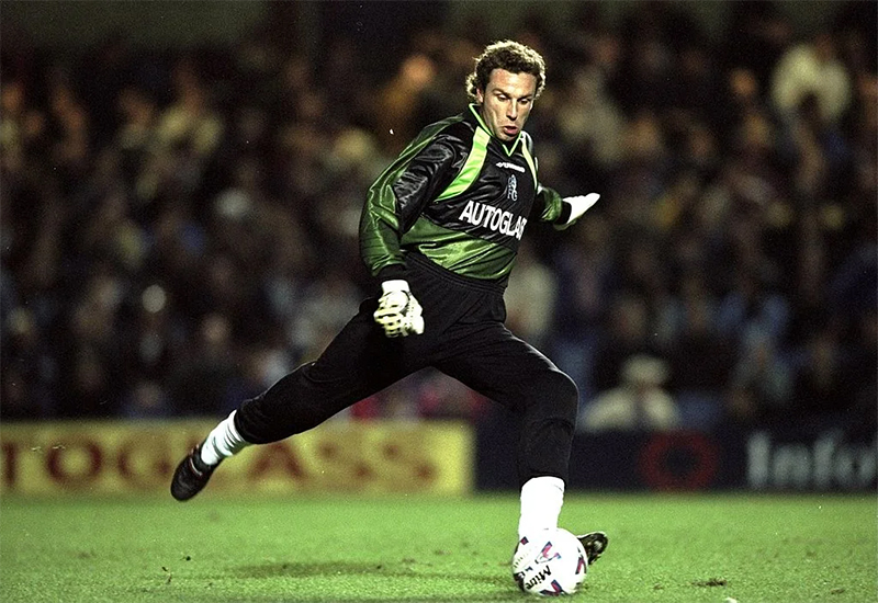 Thủ môn Chelsea Dmitri Kharine trong những năm đầu Premier League